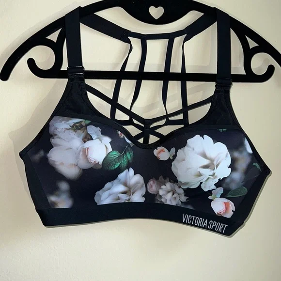 Victoria’s Secret Incredible Lightweight Sportsbra - Picture 1 of 3